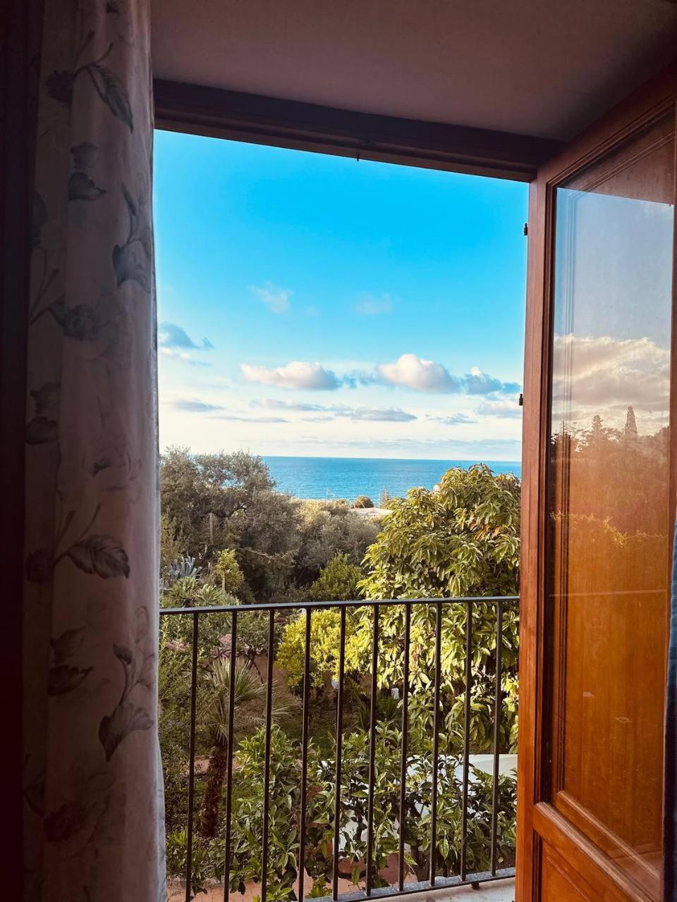 Villa Tiche Cefalu Bagian luar foto