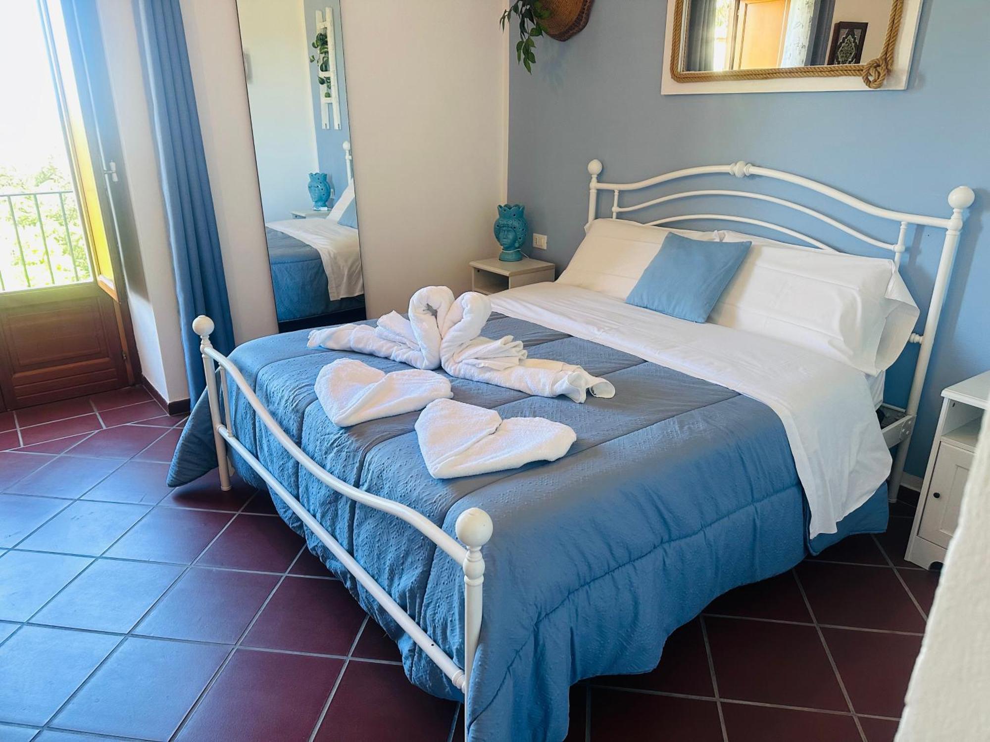 Villa Tiche Cefalu Bagian luar foto